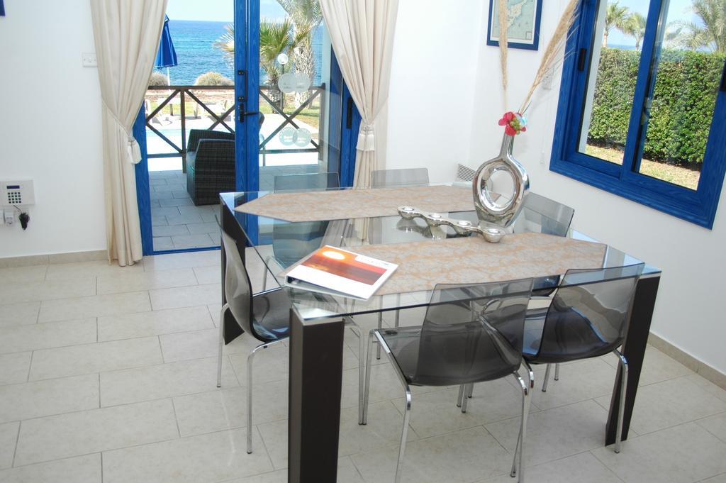 Kymmates Beach Front Villas Paphos Szoba fotó